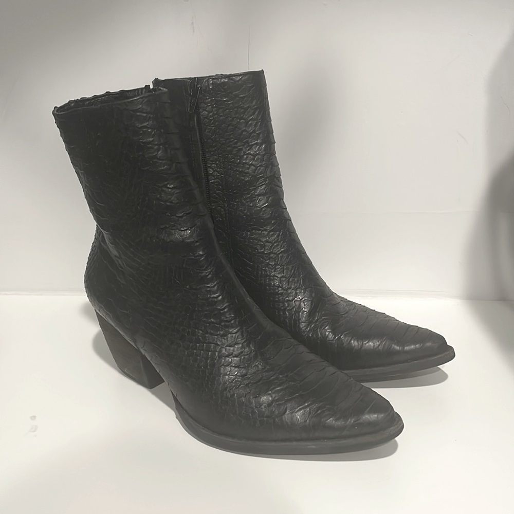 MATISSE - BLACK ANKLE BOOTIES
